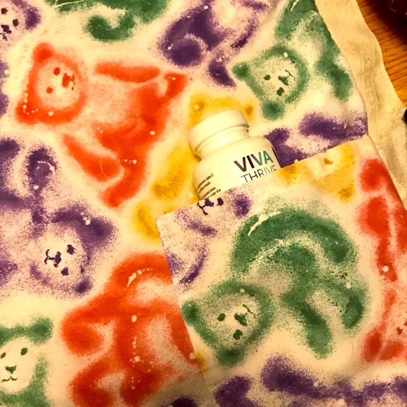 Large gummy bears scrub top 👚🐻 - Picture 4 of 7